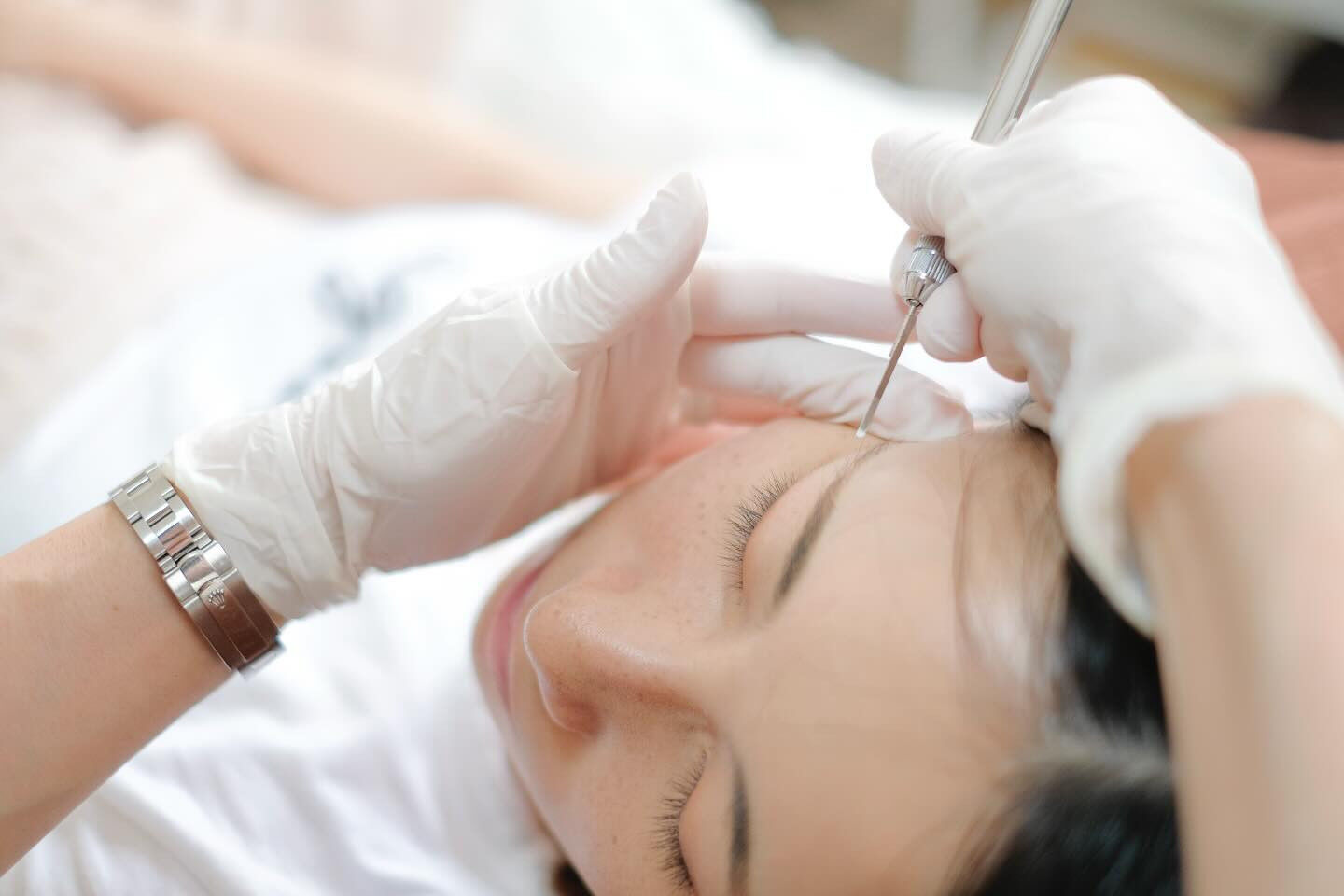 Cosmetic tattoo（アートメイク）は針先を色素に